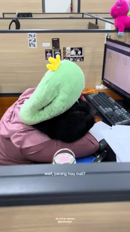 ganito ba talaga to? 😣 #funnyvideos #pillow #head #office #soft 