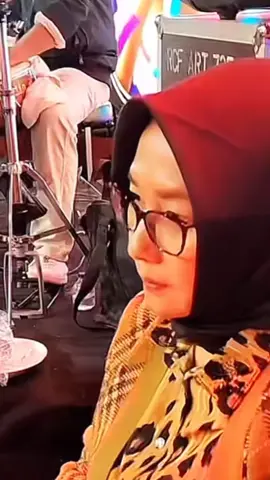 Pesona Bunda henny Adella dibelakang panggung#Adella🥰🥰