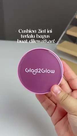 Cushion 2in1 ini bukan kaleng-kaleng 😍 Coveragenya oke banget tapi tetep ringan di kulit! #glad2glow #cushion2in1 #makeupnatural #flawlessskin 