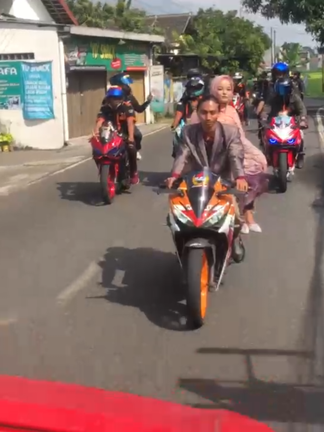 Dunia sudah tidak waras . . 😂 #komunitascbrindonesia #cbrindonesia #cbrsemarang #kcisemarang #fyp 