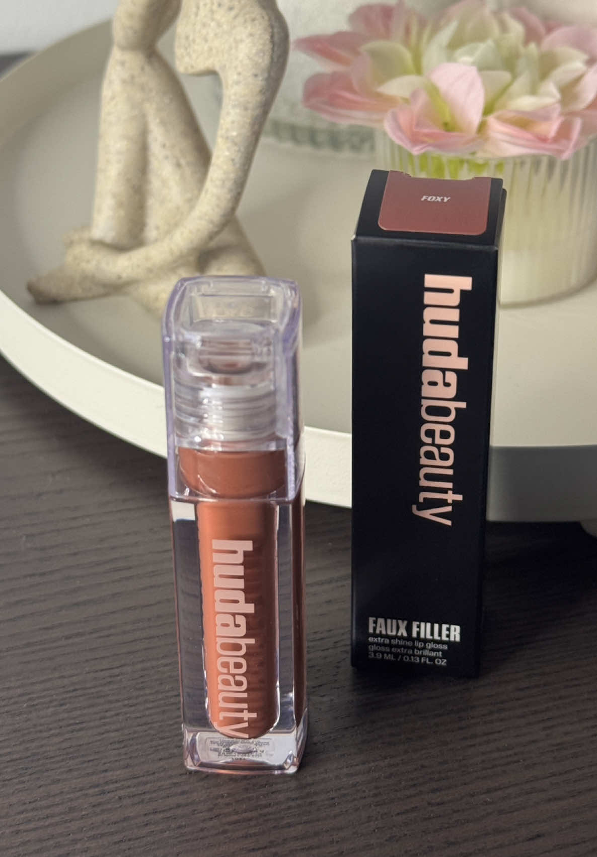 Huda Beauty Faux Filler-Foxy 🦊 #hudabeauty #lipgloss #makeup #makeuptutorial #beauty 