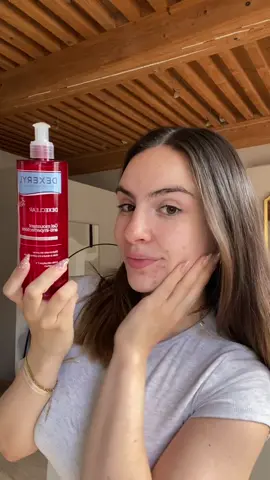 En partenariat avec dexerylessentiel ✨ Un seul geste. Un seul produit. Un seul objectif : éliminer les boutons 🩵 Le gel moussant anti-imperfections DEXECLEAR de Dexeryl, c’est l’alliance de l’expertise dermatologique et de la simplicité : 💧 2% d’acide salicylique 🫧 Sans savon, sans parfum 🌿 Purifie, désincruste les pores, réduit le sébum et les imperfections 🇫🇷 Fabriqué en France 🛍️ Dispo en pharmacie et sur Amazon Fini les routines à rallonge, place à l’efficacité ✨ #DEXECLEAR #Dexeryl #PeauASoin @Dexeryl Essentiel #imperfections #dexeclearbydexeryl 