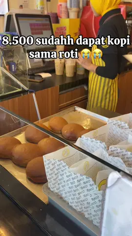 Kapan lagi borong roti o 8.500 udah dapet kopi sama rotinya😍 #rotio #rotioicecream #qpon #qponsipalingmurah #rotioramayana 