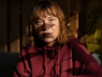 She says she was hit, kicked, starved and tortured during the five days she was held in an Israeli prison 😢 Her suitcases were defaced as someone scrawled “Whore Greta” and drew a flag. She recounts being forced to kiss an Israeli flag, dragged by her hair, paraded while bound, denied water, left in bedbug infested cells and made to crouch on hard surfaces. Israel denies all the claims. This is not a minor allegation, it demands scrutiny, accountability and justice ✨ #GretaThunberg #HumanRights #news #viral #fyp 