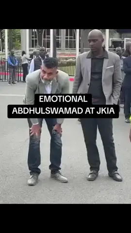 Mombasa Governor Abdulswamad Nassir spotted shedding tears the moment the body of former PM Raila Odinga arrived at JKIA.