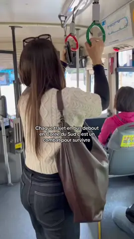 le REGARD 👀 il faut être gainée MDRRR, je ne compte même pas le nombre de fois où pendant mon séjour j’ai failli valser dans le bus, j’étais à ça 🤏🏻  #coreedusud #busan #seoul 