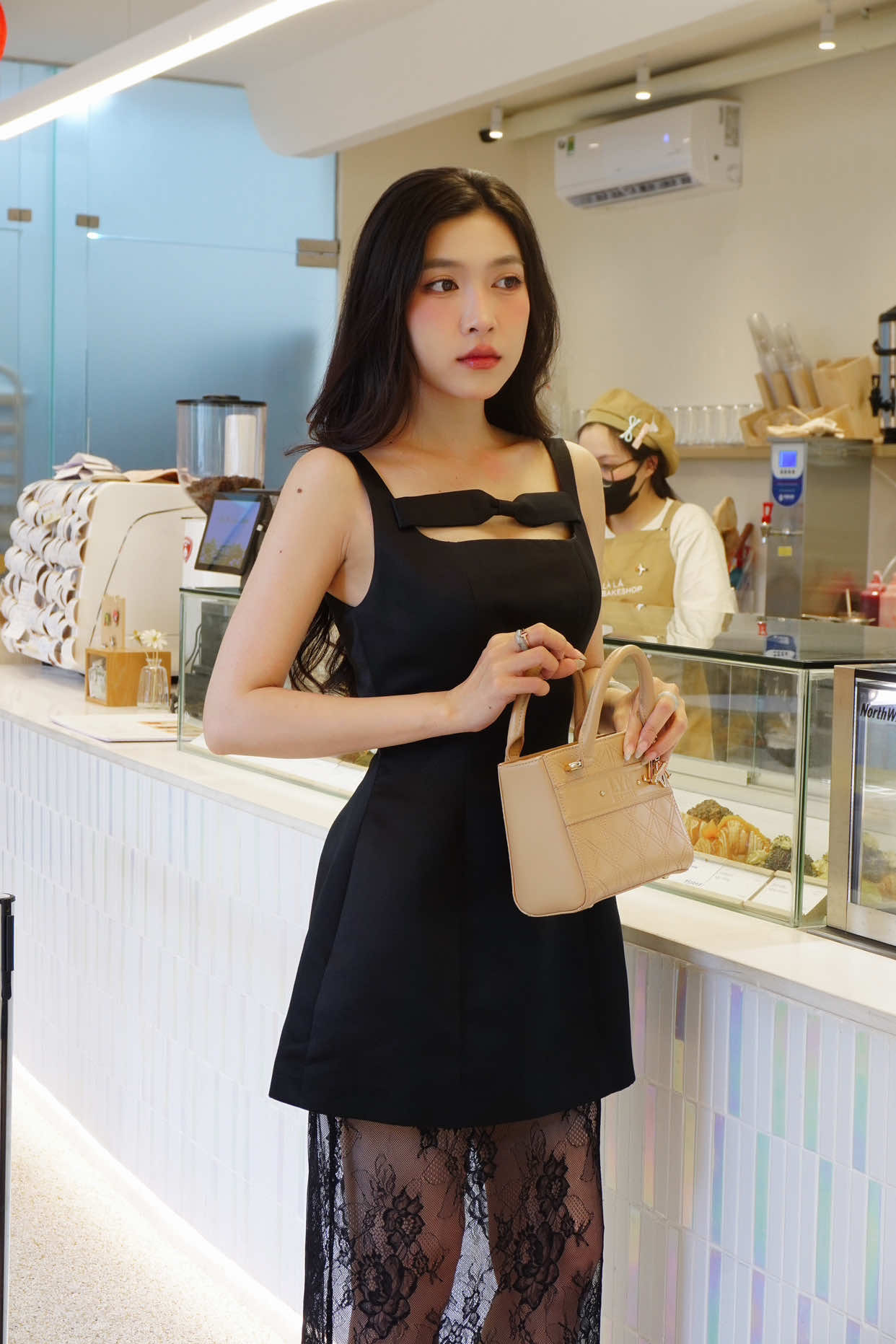 Ai rồi cũng có con bạn bảo ăn mặc đơn giản thôi nay làm biếng chụp hình lắm.....cái kết tôi 🤡 @Mị Ngông #haihuoctiktok #trend #cafe #xuhuongtiktokk #outfitdicafe 