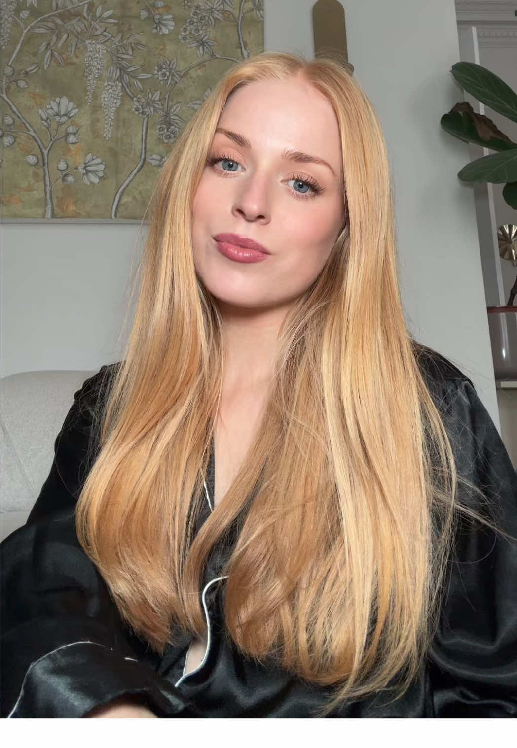 Pale girl soft glam makeup routine for day one of frieze in london #grwm #palegirlmakeup #softglam #lipcombo #strawberryblonde 