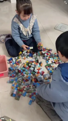 “Bila anak boleh bina dunia sendiri macam dalam Minecraft 🧱, dia bukan je seronok—tapi lebih fokus 🎯, kurang skrin 📱, dan makin kreatif 💡. Bagus sangat untuk perkembangan otak dia 🧠!”#Minecraft#minecraftbuilding#blockminecraft#magnetminecraft