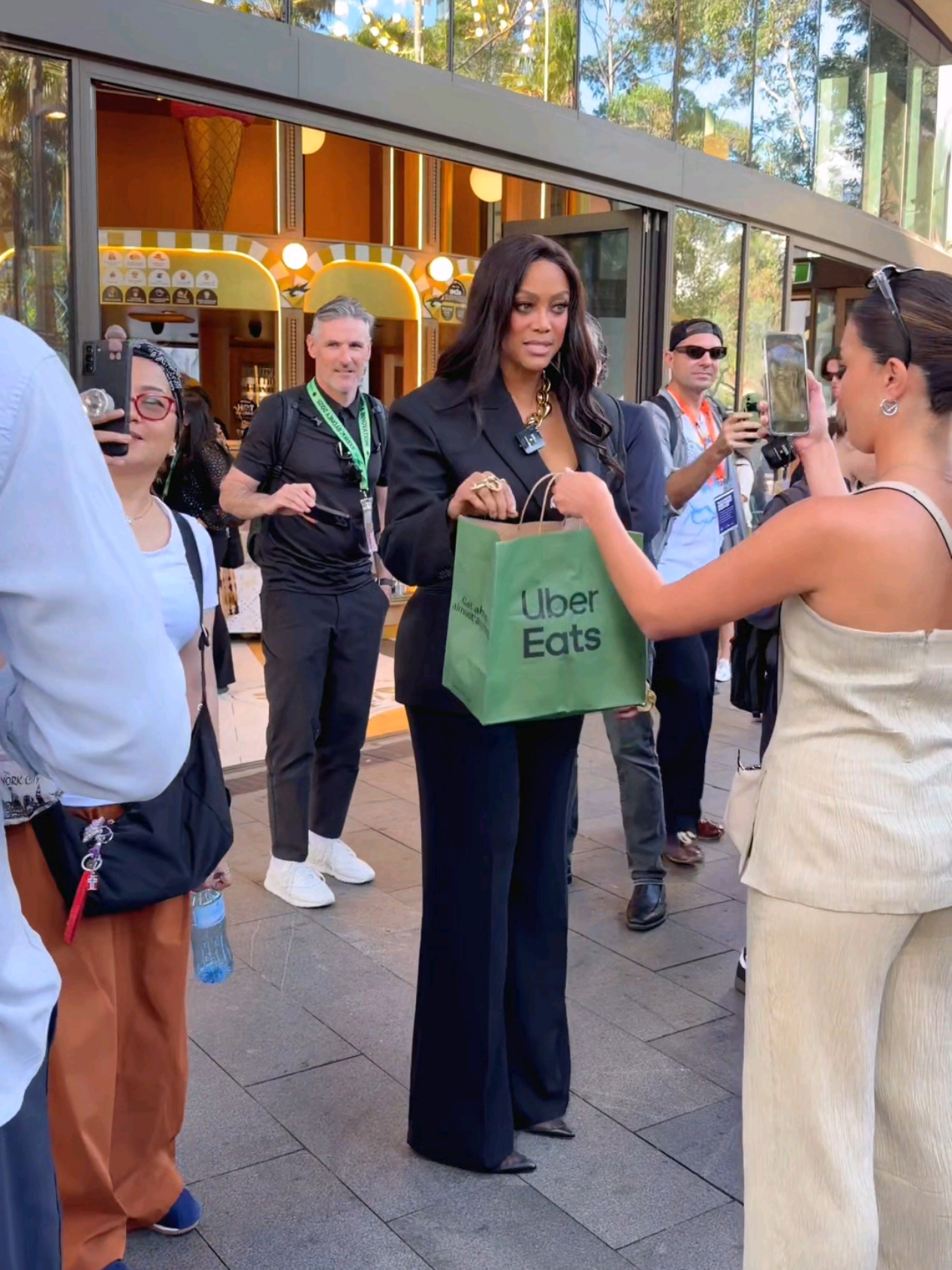 Big news, ice cream lovers Tyra Banks visited her store @SMiZE & DREAM in @Darling Harbour @Sydney today as she’s teamed up with @Uber Eats for an exclusive flavour drop launching next Wednesday! Inside 3 of the tubs, you might just find a green surprise which will win you a prize! Caught some behind-the-scenes moments with Tyra in store today and, of course, I had to try it myself… absolutely delicious!! ✌🏻 #SmizeAndDream #TyraBanks #UberEatsAustralia #DarlingHarbour  #SydneyEats 