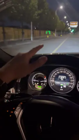 Best headsupdiplay for speed for your cars interior#headsupdisplay #caraccessories #car #carsoftiktok #tiktokshopblackfriday 