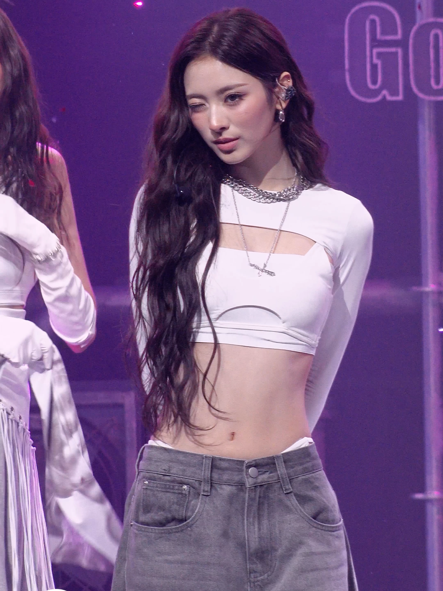 안나 너무 좋아서 숨이 멈출 거 같음... (안돼!!!!!)  #MPD직캠 #MPDFanCam #M2 #MEOVV #미야오 #BURNINGUP #MEOVV_BURNINGUP #ANNA #안나 @meovv_official