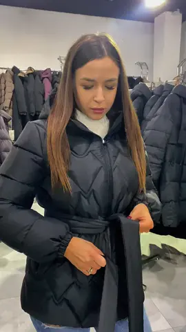 Куртки, пуховики і взуття знайдете на нашій сторінці або у фізичному магазині «Подіум» за адресою  📍м.Вінниця просп.Коцюбинського 38 вул.Пирогова 37 Бажаєте замовити? Пишіть в дірект💌❤️ #куртка #пуховик #верхнійодяг #одягвінниця #пуховики2025 