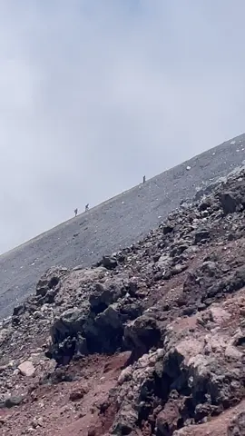 kawasan dilarang menyerah 💪🏻##pendakigunung #gunungslamet #viapermadiguci #3248mdpl #pendakifomo 