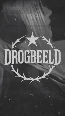 🎥 Die verlore B-roll van Drogbeeld. Brainstorm-sessie — waar Drogbeeld se lied- en video-idees begin. Agter die skerms van hoe Drogbeeld nuwe projekte uitdink en bou in die Bokbokkie-studio. Waar alles begin het (en amper geëindig het). ⚙️ ’n Jaar gelede het ons ’n song gemaak wat nooit die lig gesien het nie. Dis Drogbeeld… terug toe Drogbeeld nog probeer uitvind het wat ’n Drogbeeld eintlik is.😅 🎸🔥 Ons is besig om ’n live show bymekaar te sit — hou dié spasie dop vir meer inligting! 🎸🔥 . . . #Drogbeeld #GeesVanGlas #AfrikaanseMusiek #AfrikaanseLiedjies #AfrikaanseKlanke #SouthAfricanMusic #NuweAfrikaanseMusiek #SAArtists #SupportLocalMusic #LocalIsLekker #AfrikaansSong #BokBokkies #MusicTok