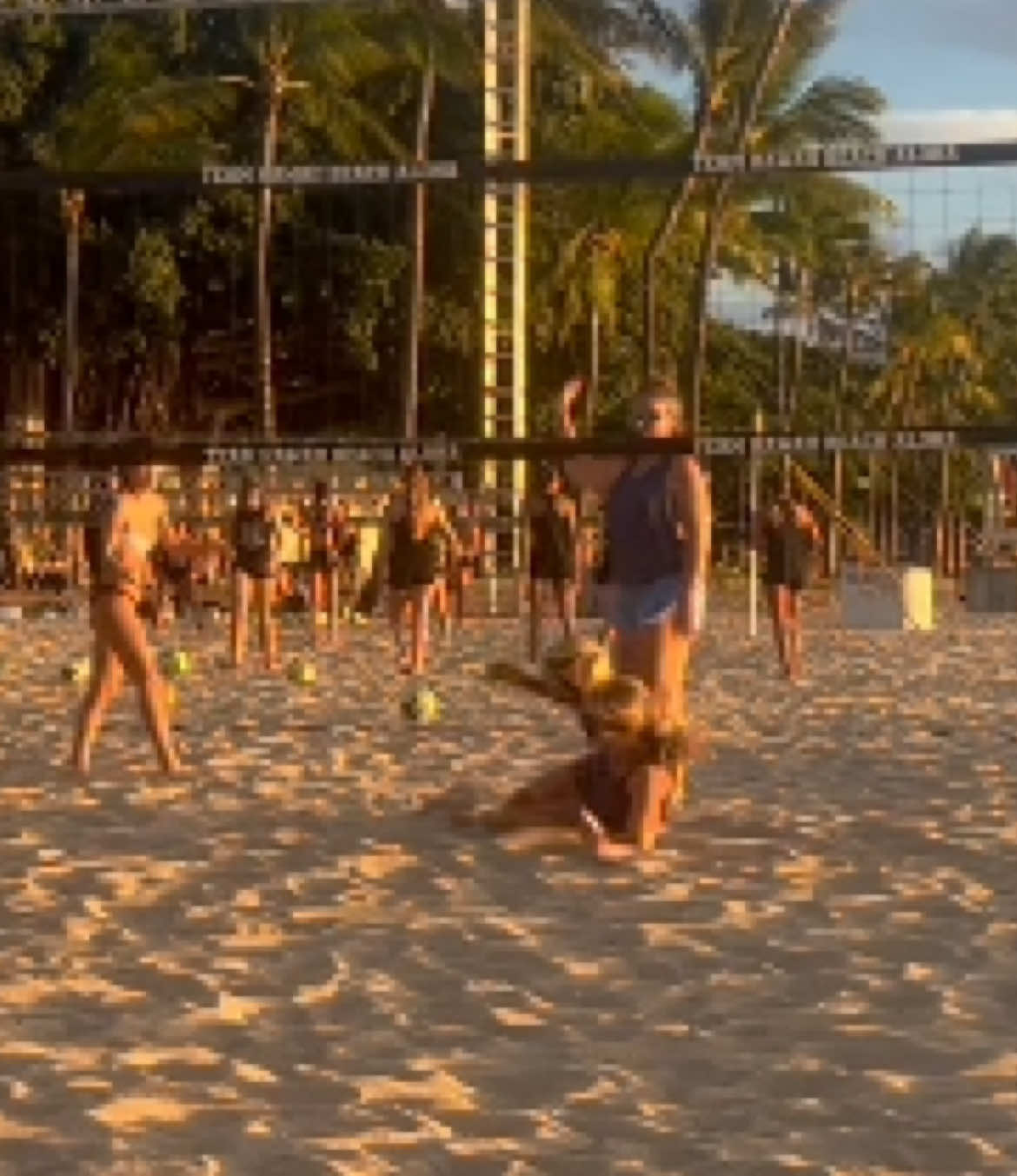 😐 #volleyballfail #beachvolleyball #funny #viral #fyp 