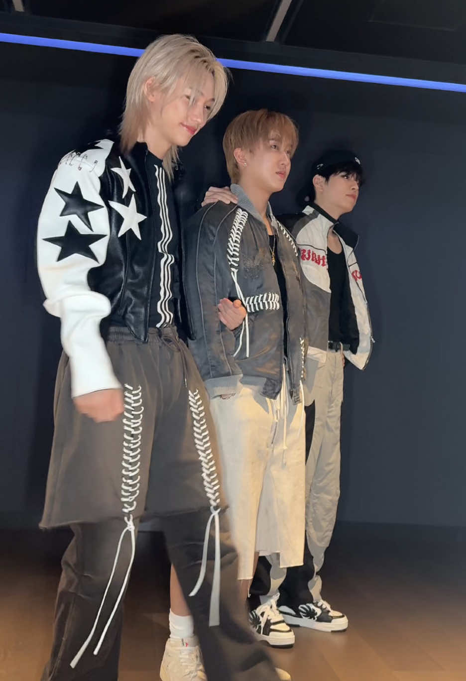 👣👣👣 #StrayKids #스트레이키즈 #YouMakeStrayKidsStay