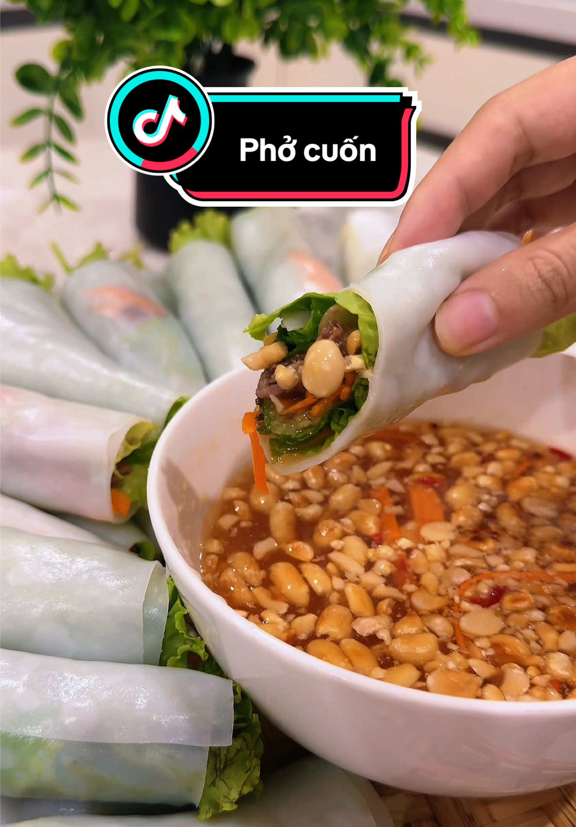 Ai phở cuốn hônggggg??? 😋😋  #angihomnay #vietnamesefood #ilovetiktok #Foodie 
