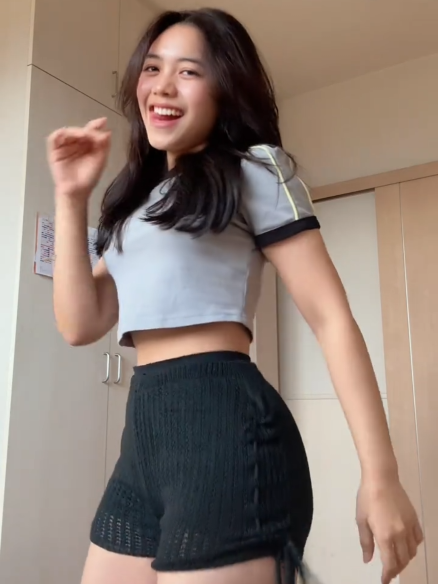 songထဲကမထွက်နိုင်တော့ဘူး🥹#မှန်းမထုရ #foryou #စိုးမိုးချင်းလို့❤🤗 #ခေတ်စားနေလို့ 