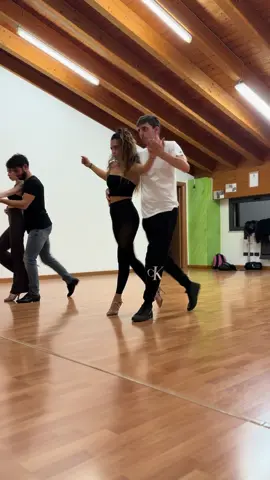 Se ti piace, lasciaci un cuoricino 🥰 #bachata #bachatacouple #fyp 
