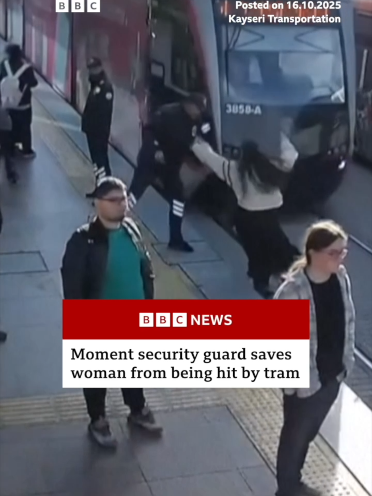 The woman, who stepped out onto tram tracks in the city of Kayseri, Turkey, was pulled to safety by a security guard with moments to spare. #Turkey #Turkiye #Kayseri #Tram #PublicTransport #SecurityGuard #Rescue #News #BBCNews
