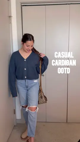 Cardigan for days  . . #falloutfits #sweaterweather #autumnaesthetic #fashioninspo #fashionfinds 