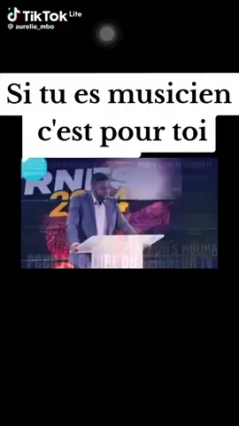 @𝐂𝐎𝐀𝐂𝐇_𝐄𝐋𝐕𝐈𝐒 🇮🇹🎙️ @*Adelaïde TV🎥🏄🏽‍♀️🥰💫✨