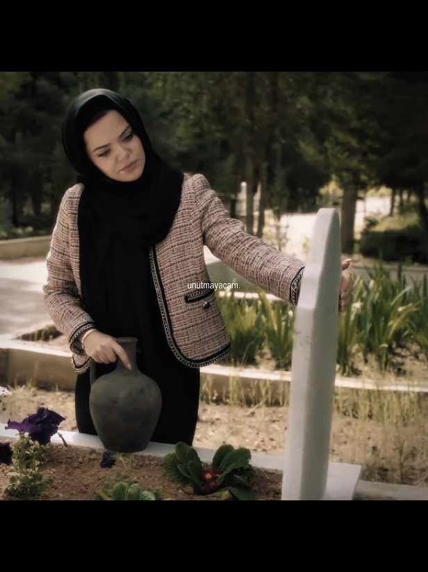 beni böyle bırakıp gideceğin hiç aklıma gelmezdi... . . . #birzamanlarçukurova #fypシ゚viral🖤tiktok☆♡🦋myvideo #keşfetedüşürbeni #hilalaltınbilek #bzç 