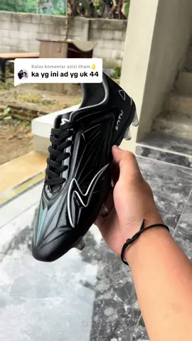 Membalas @azizi Ilham👌 ready ukuran 39-43 ya kak🤩 #sepatulokal #brandlokal #specs #sepatubola 