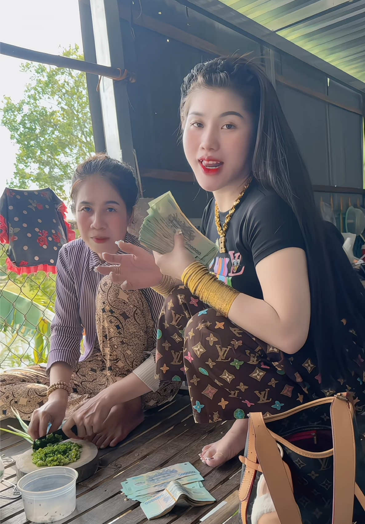 Mang tiền về cho mẹ..Con sẽ cố gắng hơn ❤️ Yêu mẹ #xuhuong #gaimientay #đoicongnhan 