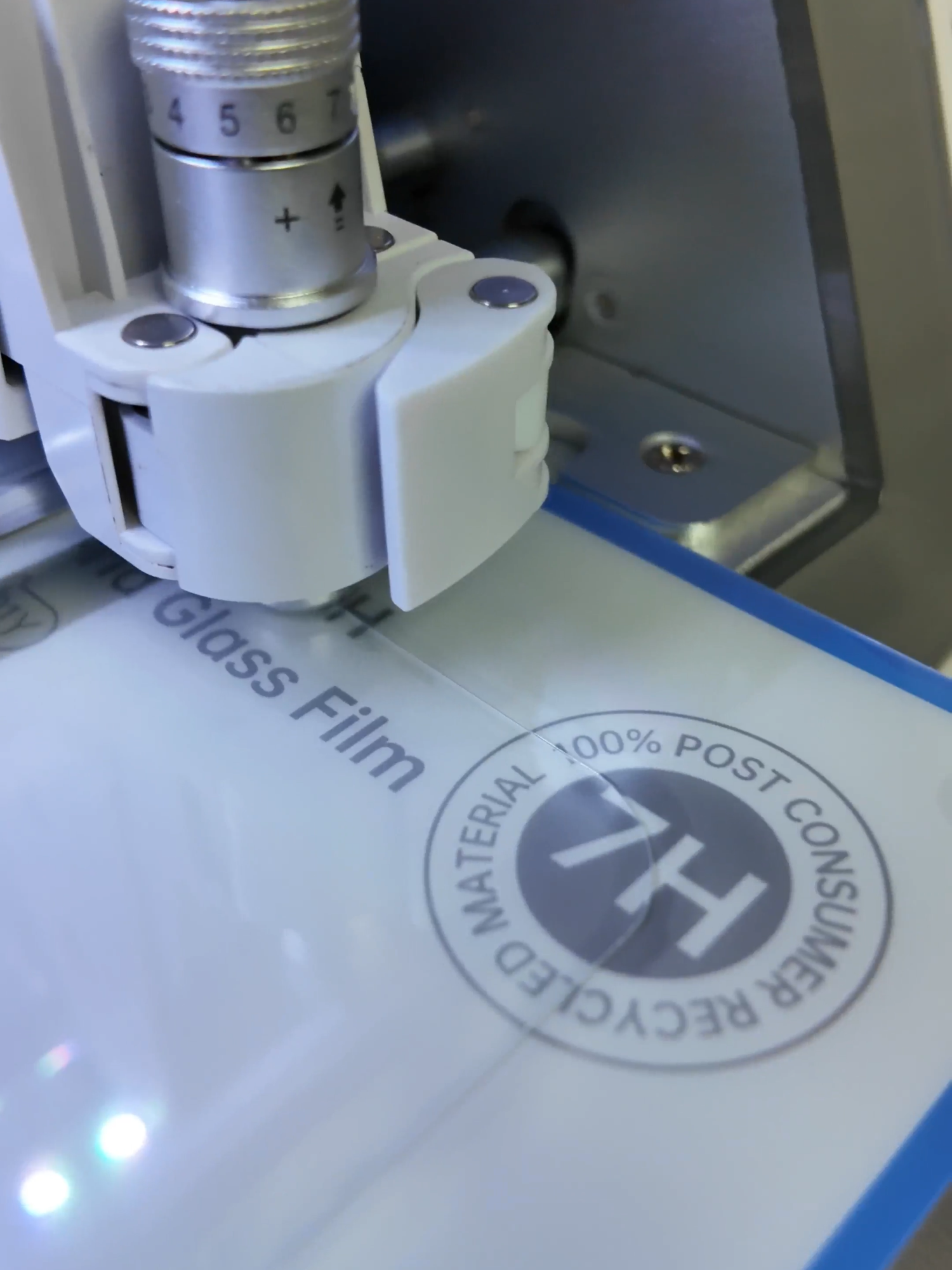 Cut a 7H HD hybrid glass screen protector for your customers!#rockspace #fyp #iphone17promax #iphone17pro #screenprotector #foryou #DIY #iphone17 #cuttingmachine #phonescreen #7h