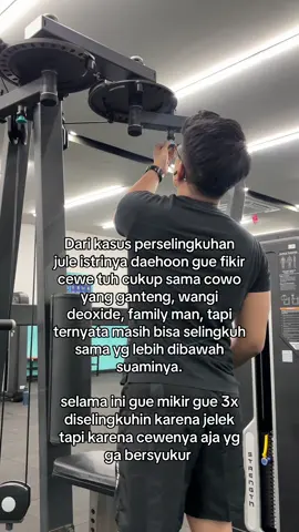 Aneh banget sama cewe yang udah punya pasangan malah milih cowok lain yang begitu? Yang jauh dibawah suaminya #setia #selingkuh #jule 