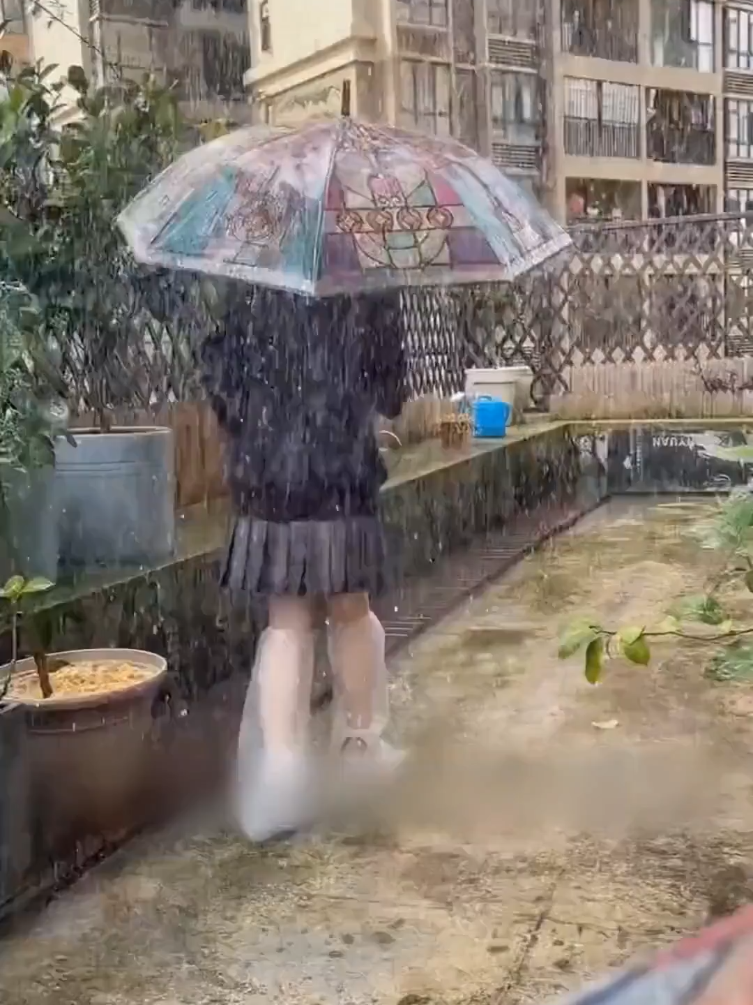 Mùa mưa đến rồi! Bao giày chống mưa cao cổ, (dễ dùng) và tiện lợi, chống nước, chống trơn và chống mài mòn. Không còn sợ giày ướt hay bẩn nữa!#BaoGiàyChốngNước #GiàyChốngMưa #GiớiThiệuSảnPhẩmTốt