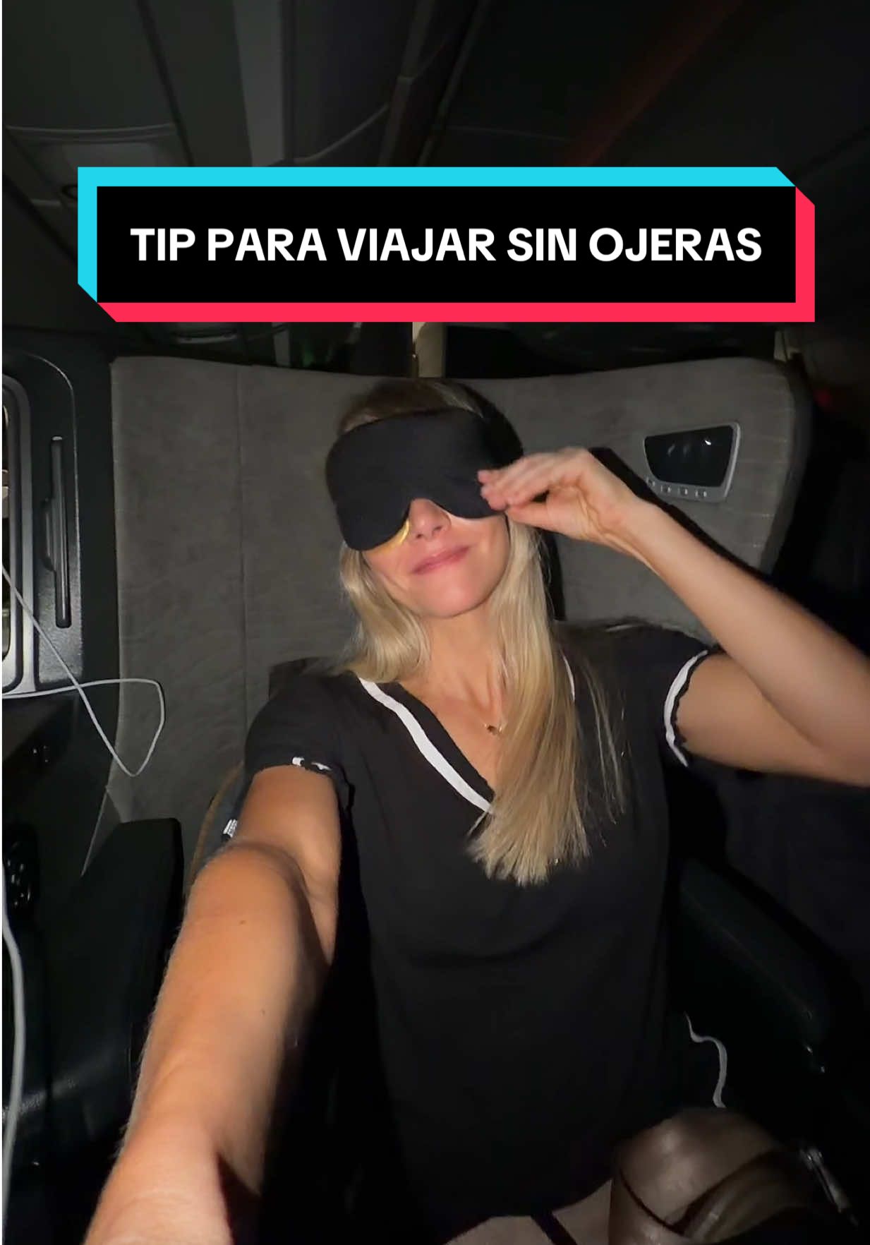 Parches de ojos y listo! Son una salvación e la mejor hidratación para la piel 🙌🏻✈️✈️ #viaje #tipojeras #ojeras #vuelo #viajar 