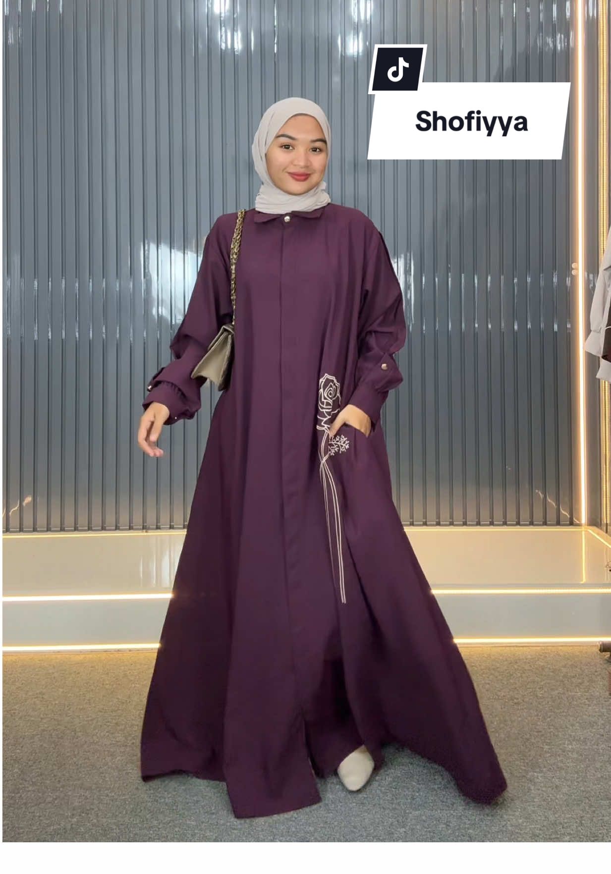 Warna Burgundy nya cakepp poll 😍❤️ #melisasyari #gamisbordir #ootdgamis #abayabordir #ootdburgundy 