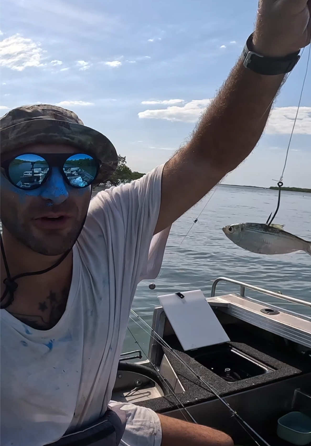 Day 2 Trying To Catch A Barramundi Only Using Live bait #queensland #fishing #livebait #castnetfishing 