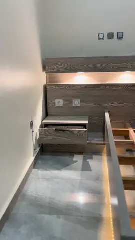 Bonjour à tous 👋 Chez La Meublerie Togo, nous cultivons l’excellence chaque jour pour mieux vous servir et vous offrir des finitions impeccables ✨ Voici notre dernière réalisation : un lit fraîchement terminé ! À vous de juger la qualité des détails et la fidélité au modèle 🔥 Dites-nous en commentaire ce que vous en pensez ! #africancreativity #lameublerietogo #africanbusiness #qualitywork #litsurmesure 