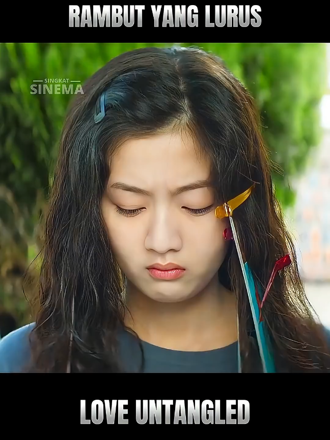 Gadis ini ingin memiliki rambut yang lurus. . #cinema #alurcerita #alurceritafilm #movies #drakor #dramakorea #filmclips #film #alurfilm #fyp 