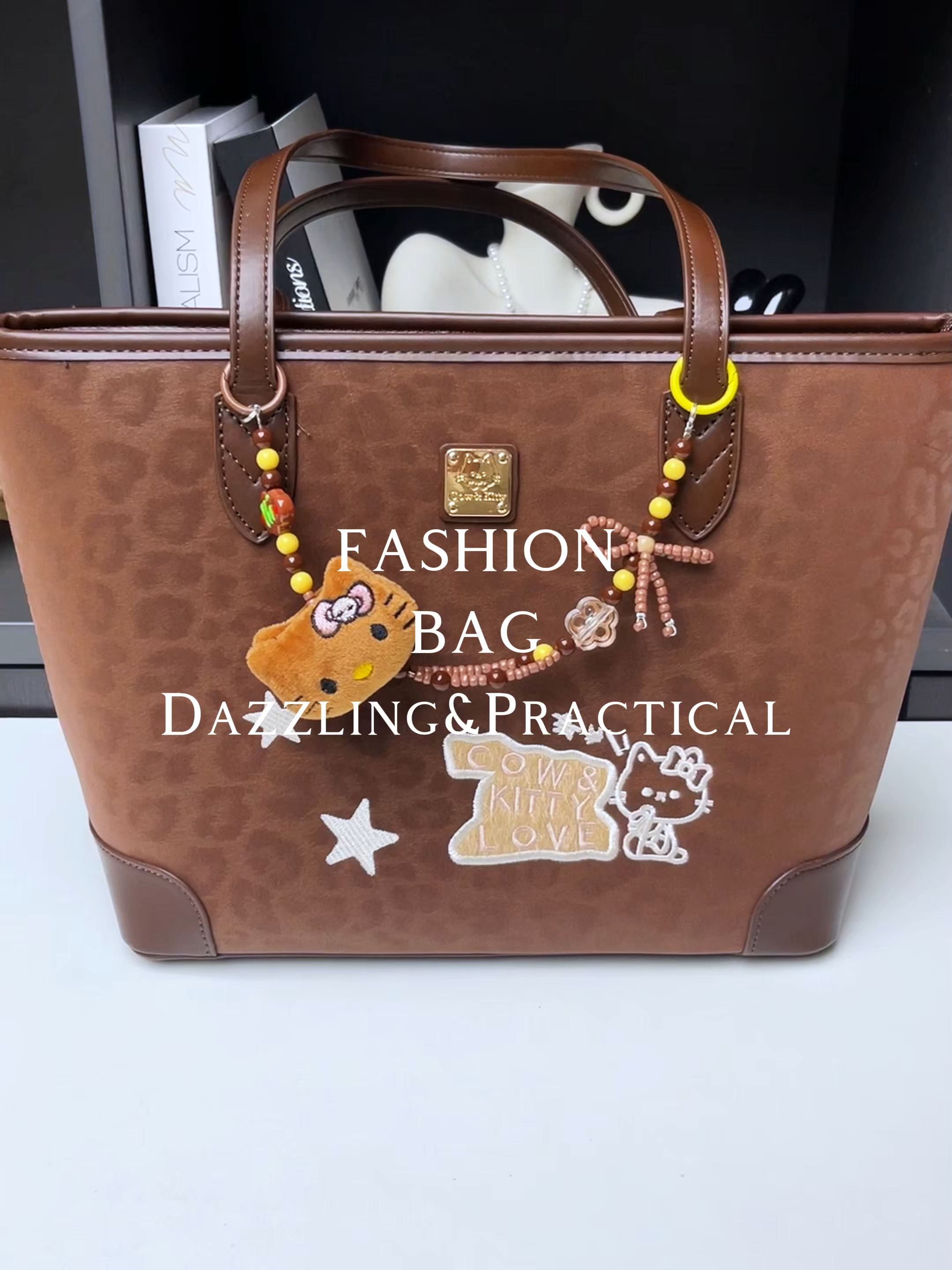 Túi tote họa tiết da báo mới của Cow&Kitty có sức chứa rất lớn, chất liệu da báo rất đẹp. Túi sẽ lấp lánh dưới ánh nắng mặt trời và tạo cảm giác thoải mái. Bây giờ là mùa thu và mùa đông, rất thích hợp#túi #túixách #Quà #ngàyphunuvietnam #borryrosa #cowkitty #Túiđeo #tote