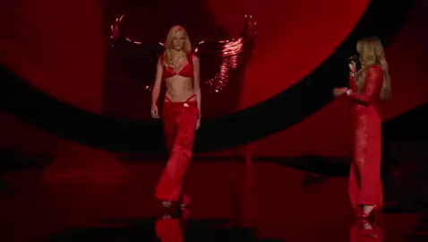 She is indeed Beautiful ❤️  #alexconsani for #victoriassecret