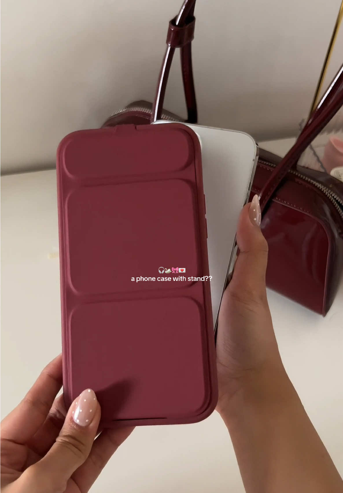 Replying to @belle not your typical phone case 💁🏻‍♀️🍒 #phonecase #iphone #phonestand 