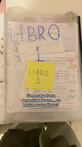 Ya vamos en el tercero chiquillos !! 🥳 #libros #saga #leer #papel #lol 