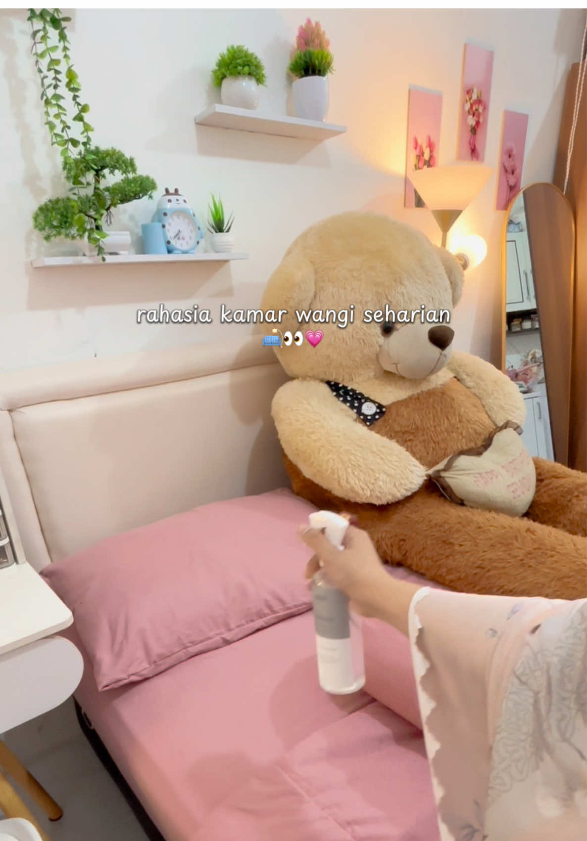 kamar wangi setiap hari cuma pake room spray dari @unikleen.id 💓 #unikleen #unikleenroomspray #fypシ゚ #aesthetic #room 