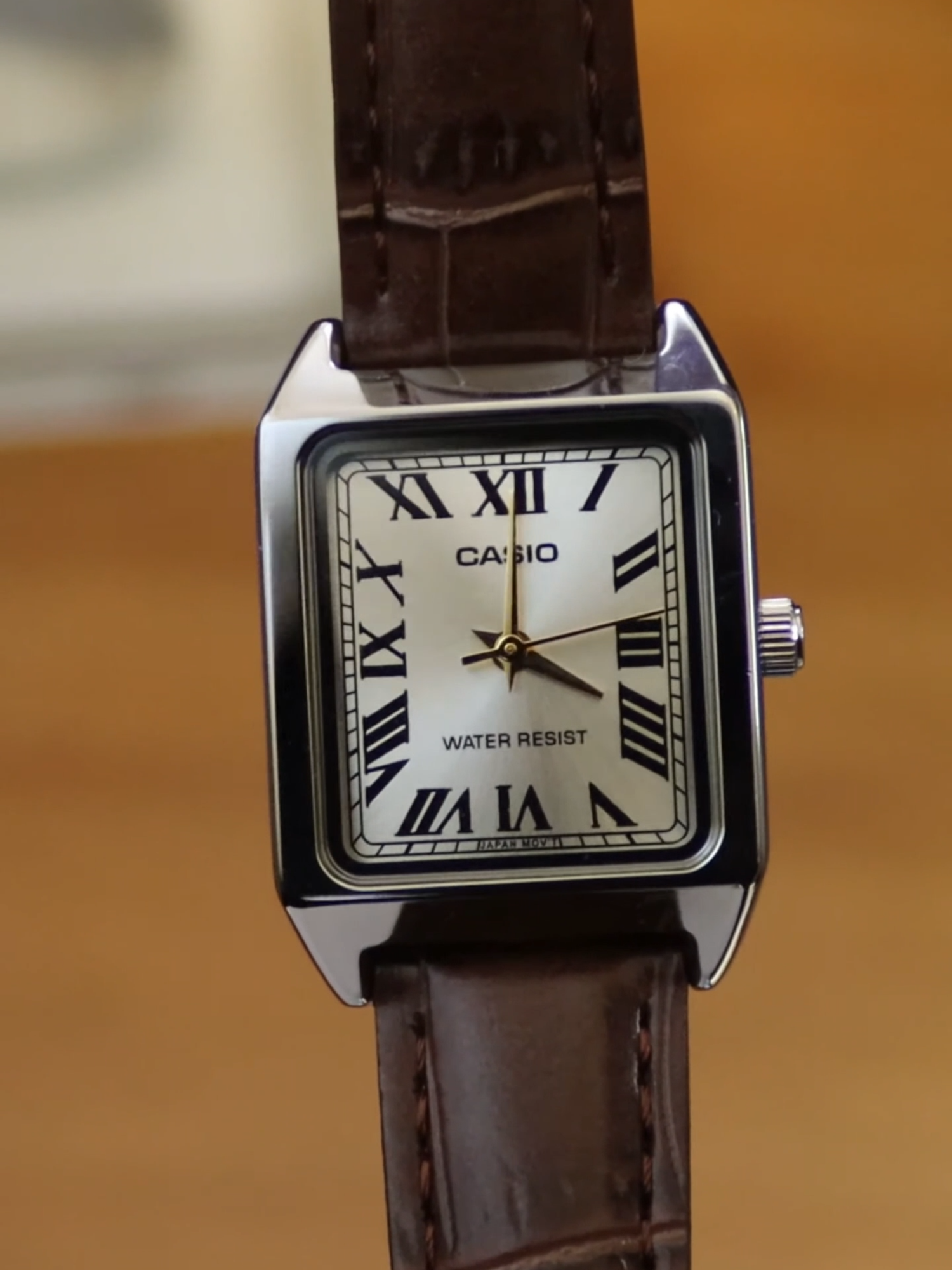Casio LTP-V007L-9BUDF với thiết kế mặt vuông chữ nhật nhỏ gọn, dây da sang trọng, chống nước 3ATM, phù hợp cho phái đẹp với cổ tay nhỏ, mang đến vẻ đẹp thanh lịch #fridayshopping #videohangthoitrang #dongho #casio