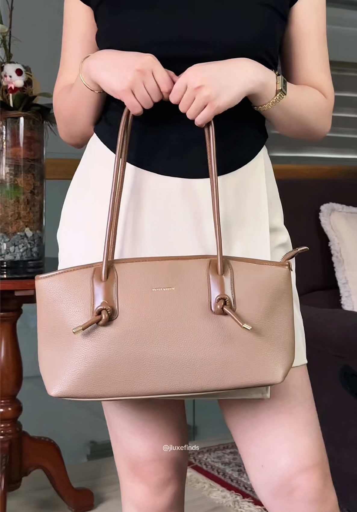Finally got my hands on this Bostanten shoulder bag 🤎 been eyeing this color for so long and I’m obsessed! #bag #bostanten #shoulderbag #bagforwomen #trending 