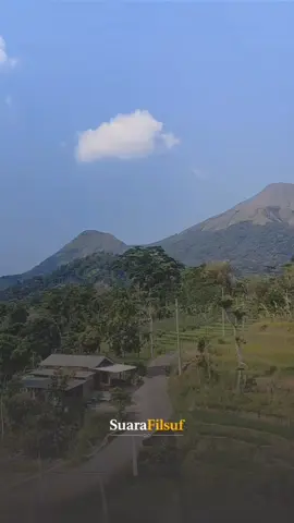 Apa tanda bahwa hatimu masih hidup? Dalam cuplikan singkat ini, Dr. Fahruddin Faiz menjelaskan makna terdalam dari rasa empati, kesadaran batin, dan kepekaan hati. Ini bukan sekadar kata-kata, tapi ajakan untuk kembali mengenal dirimu sendiri. Jangan abaikan suara dari dalam dirimu—karena itu mungkin #TandaHati. Mari renungkan bersama dalam #ShootsFilsuf, bersama #DrFahruddinFaiz. Temukan #refleksiDiri dan #filsafatHidup yang bisa menyentuh sisi terdalam dirimu.