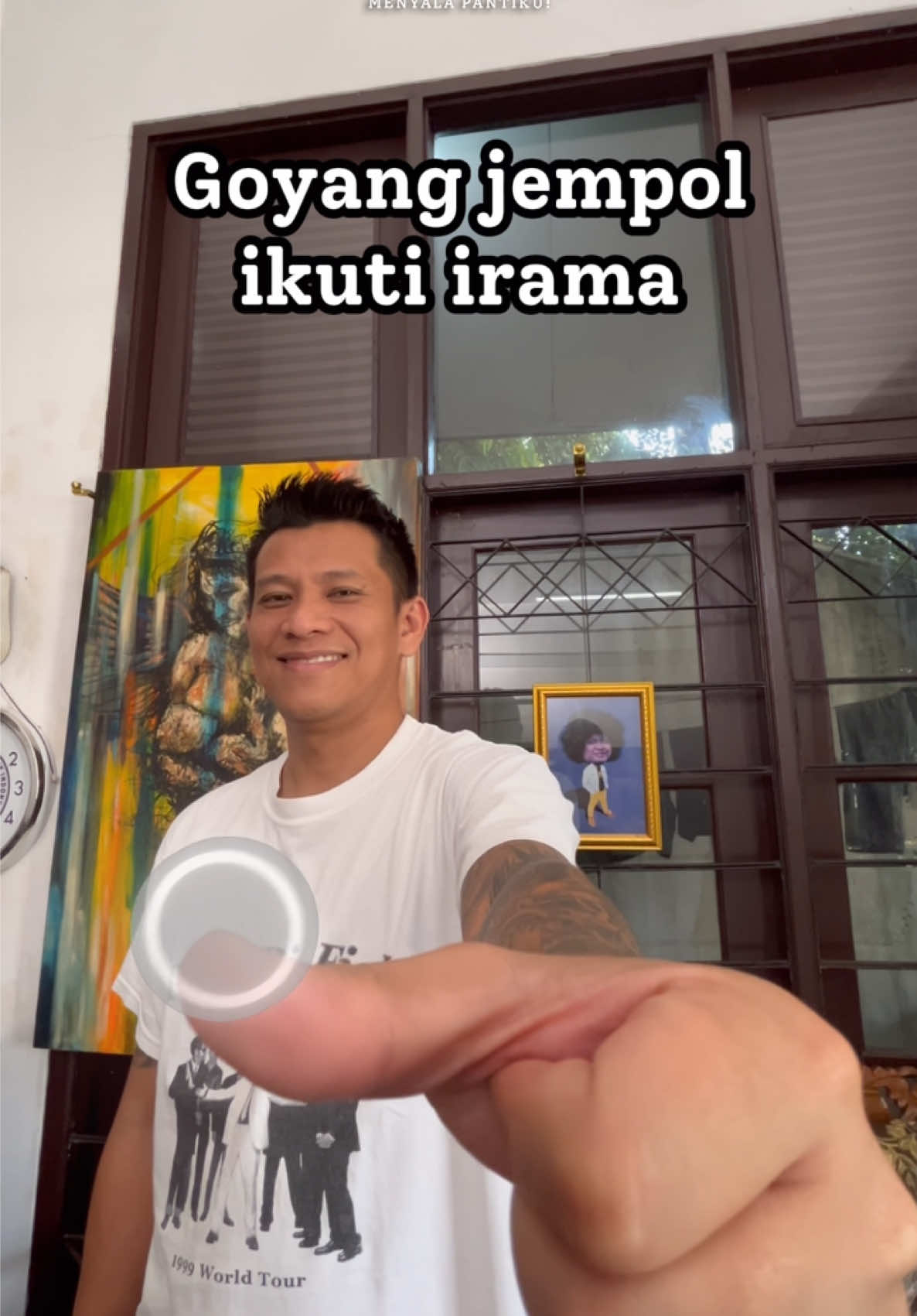 Pake lah jempol kelen itu buat seru-seruan bareng empat abang detektif ini, pasukaann! 🤩👍🏻 27 November kita nyalakan dan serbu #PilemAgakLaen di bioskop! 🍿🎬 H-43 #AgakLaen #MenyalaPantiku #AgakLaen2 #moveyourthumb 