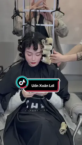🙋🏻‍♀️ Uốn xoăn lơi tự nhiên – kiểu tóc ‘hot’ nhất 2025 🌷 👉🏻Không khô – không xù - dễ chăm 👉🏻 Ghé KhuongMinh để biến mái tóc mỏng xẹp thành tóc mây bồng bềnh ngay nào 😍”  #khuongminh439lvs #khuongminhsaigon #hairstyle #tocdep2025 #uốntóc 