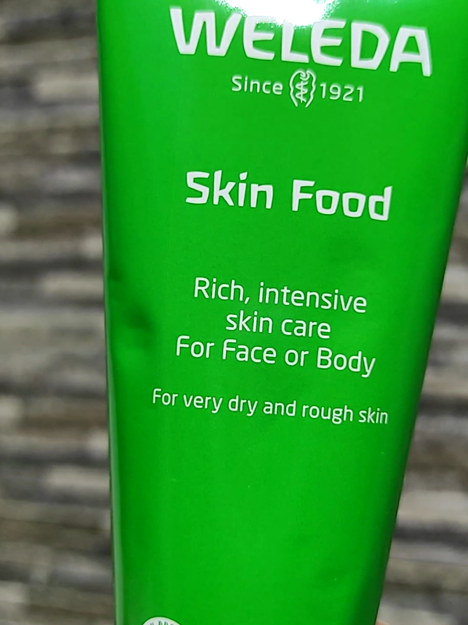 E vetmja gje qe e shpeton barrieren e lekures. #weleda #weldaskinfood #eczema #haileybieber #bellahadid 