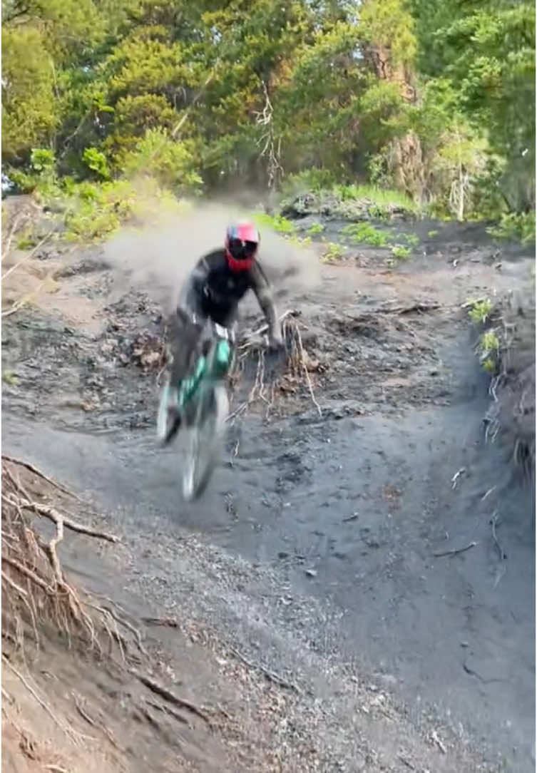 Crazy mountain bike#mountainbike #mtb #bikelife #bikes #cycling #adrenaline #friends